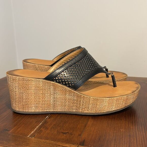 Clarks Women’s Avaleen Ocean Black Wedge Sandals Flip Flop Size 8M - Picture 3 of 9